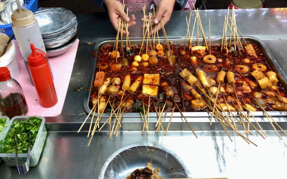 ช่วนช่วนเซี่ยง หนึ่งในสตรีทฟู๊ดบนถนนคนเดินเปาป่าย